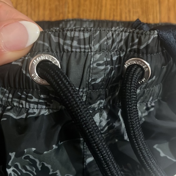 NEW MONCLER MEN SWIM TRUNKS SIZE XL $360 - Picture 6 of 8